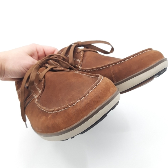 FINAL ⬇️ | Clarks | Wide Nubuck Boat Shoe in Brown - Picture 4 of 8